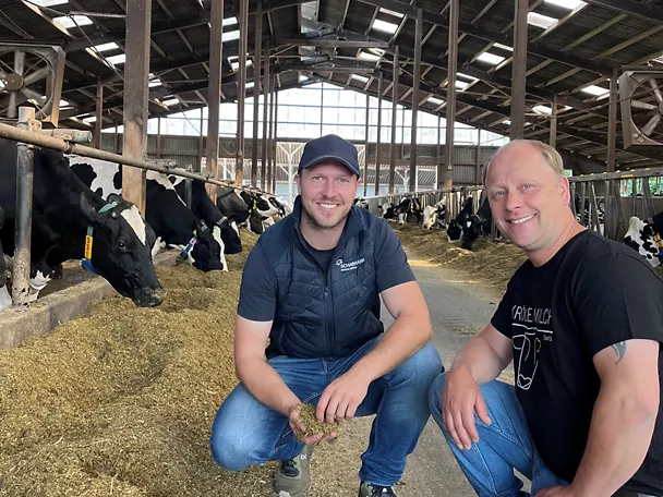 SCHAUMANN-Gebietsleiter Steffen Billerbeck (l.) mit Betriebsleiter Kristian Kröger