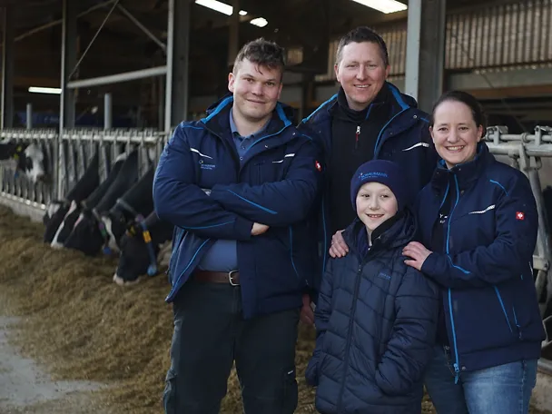 SCHAUMANN-Fachberater Jannis Adamczyk mit Familie Kummer