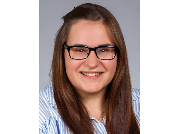 Portrait Theres Krack